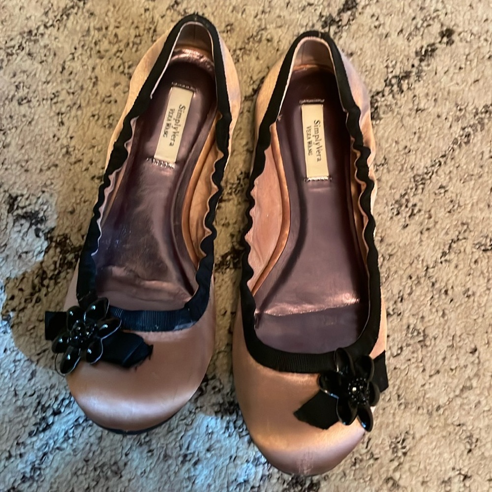 Simply Vera Vera Wang flats size 8